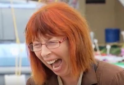 Tho chen ca rot trong sieu thi hinh anh