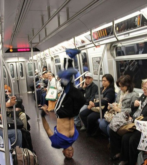 tinh huong kho tin tren tau dien anh 9