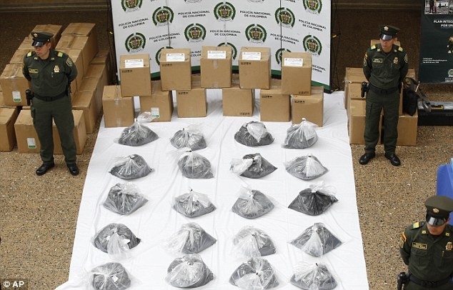 Chong ma tuy o san bay Colombia anh 4