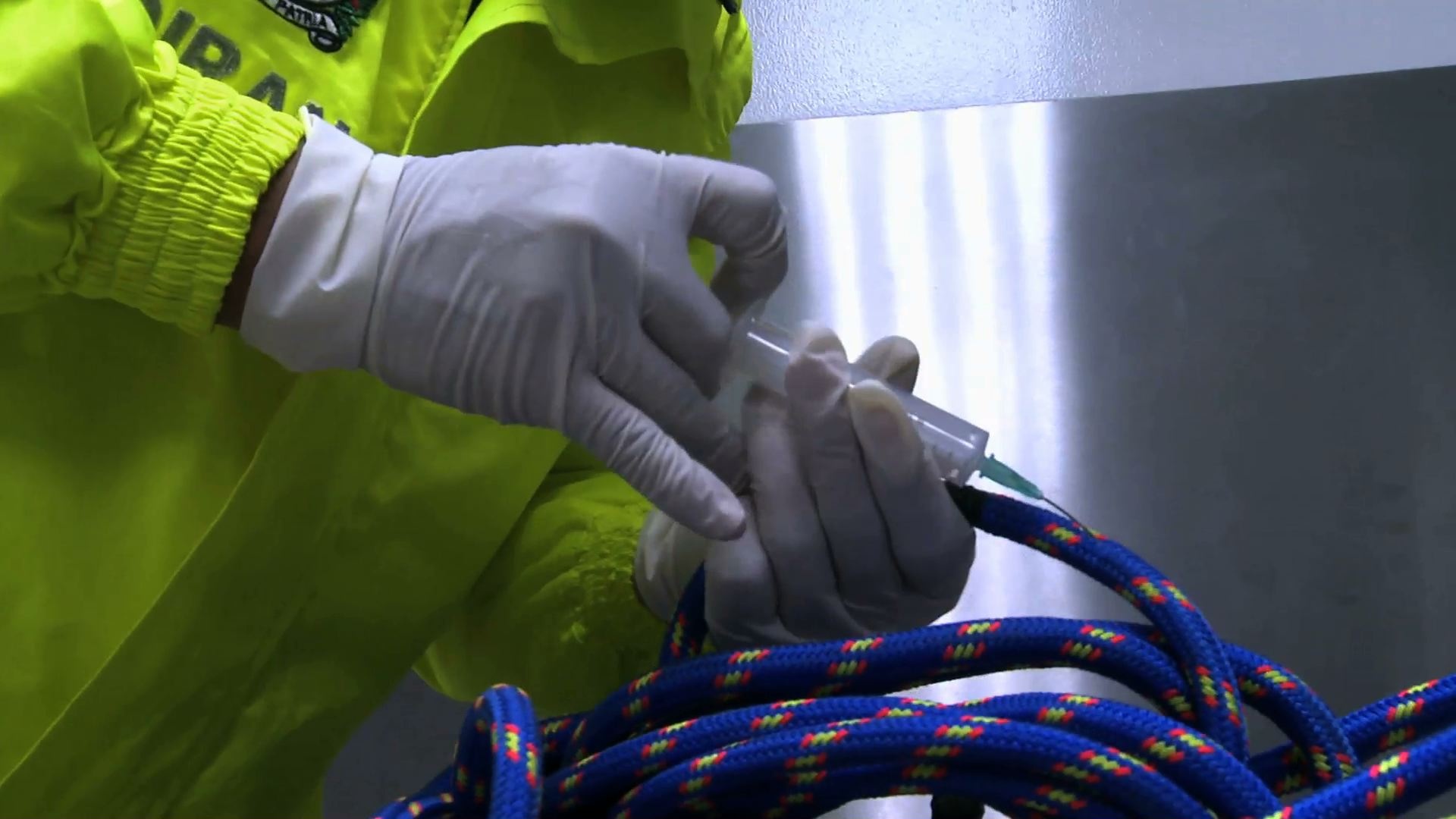 Chong ma tuy o san bay Colombia anh 5