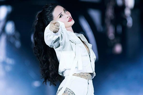 Hon 10 nam ca hat, Dong Nhi da gay sot Vpop the nao? hinh anh