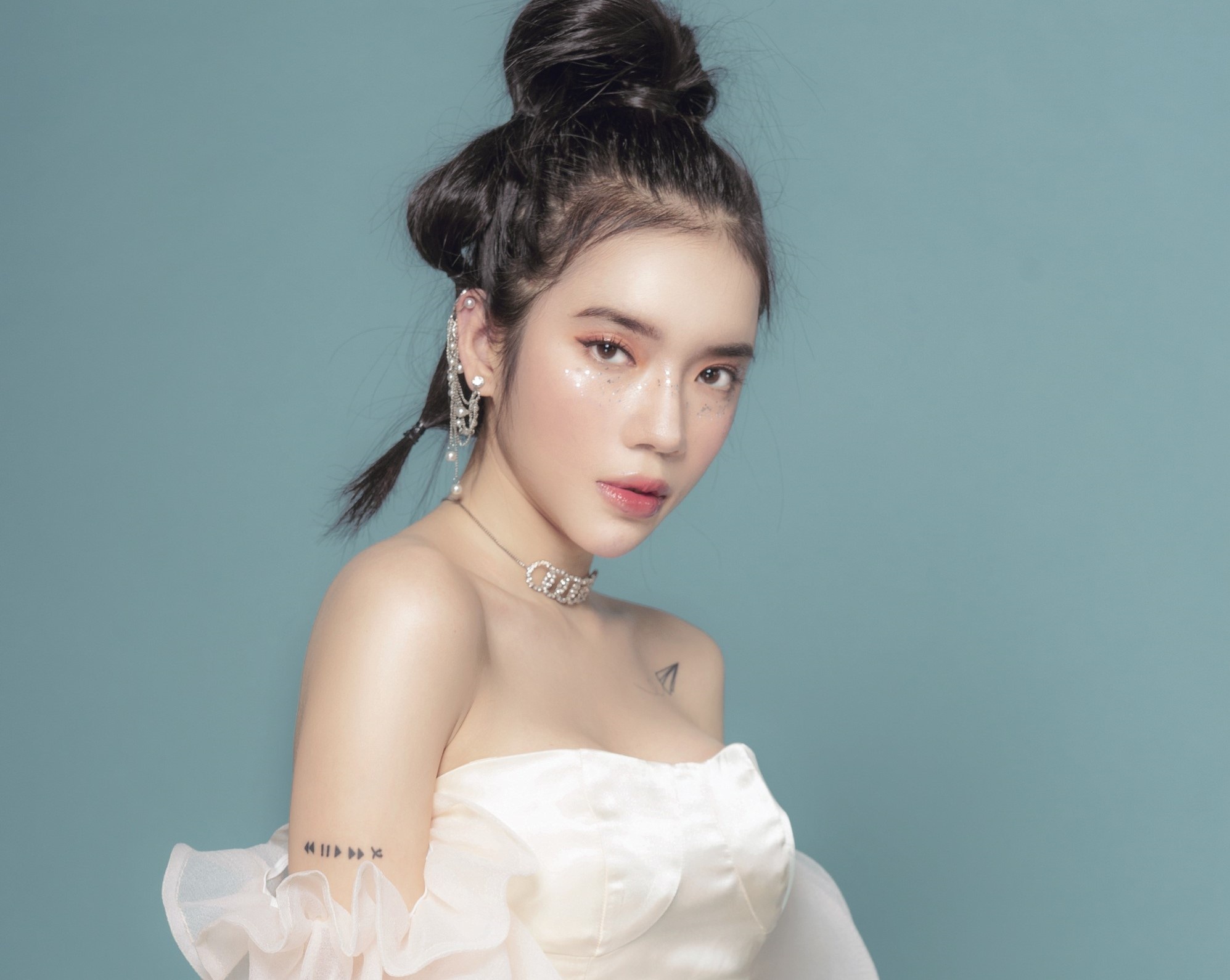 Tan binh LyLy: Co may tao hit moi cua Vpop hinh anh
