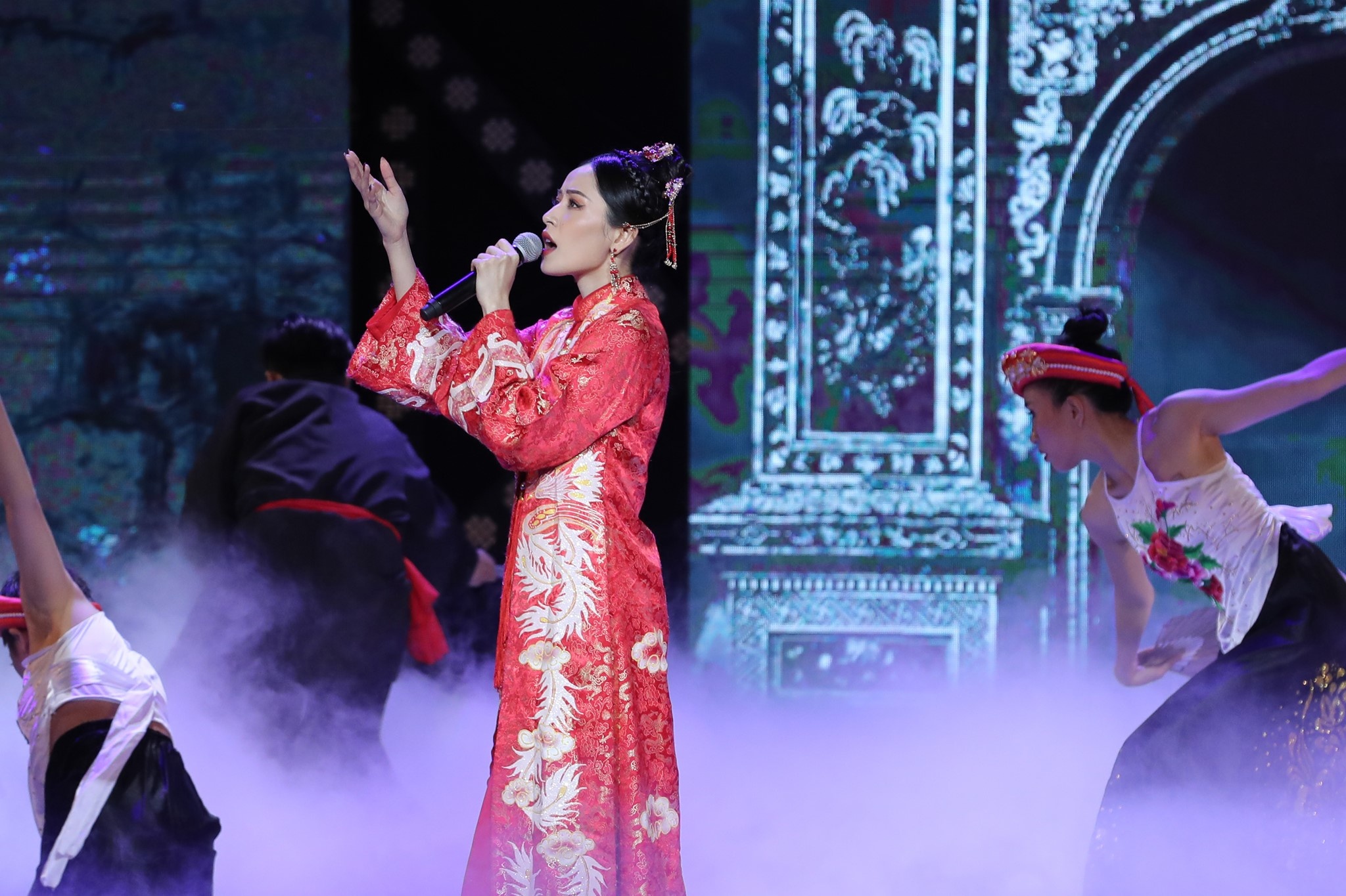 Chi Pu chia se cam nhan ve san khau Zing Music Awards 2019 hinh anh