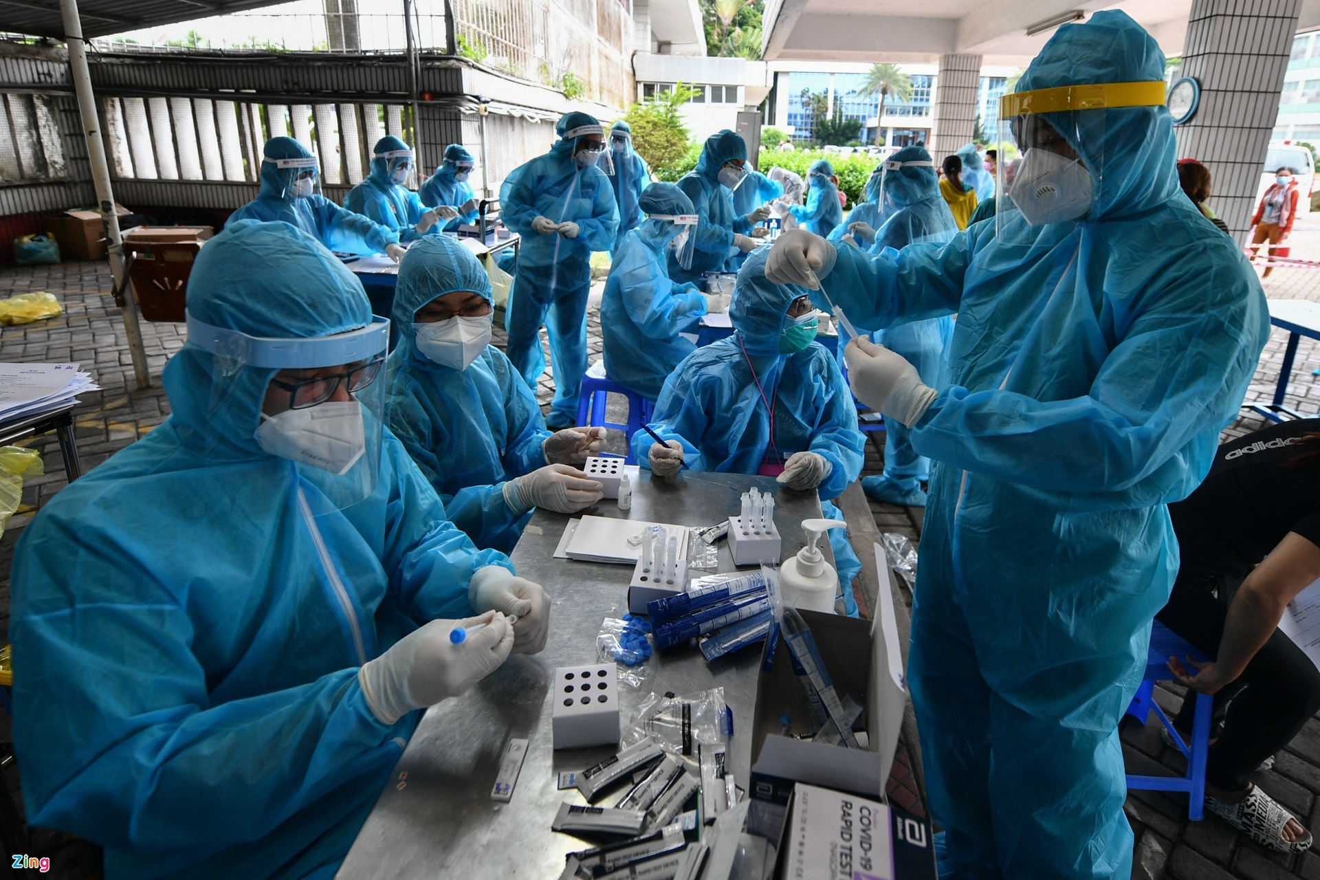 TP.HCM: Nguoi dan duoc thong bao ke hoach tam soat Covid-19 qua Zalo hinh anh