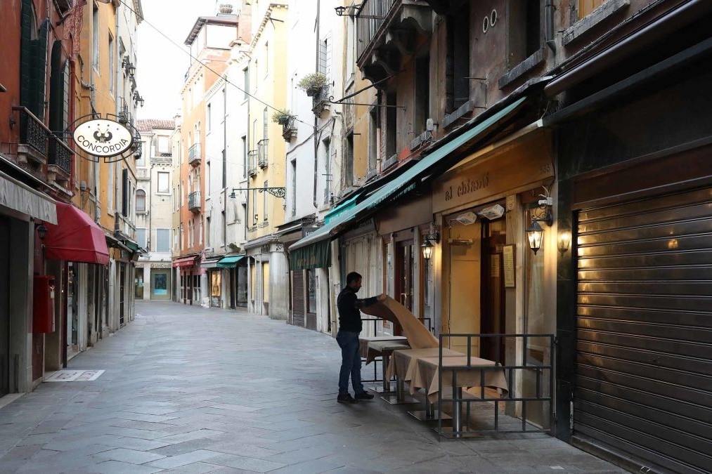 Cuoc song cua 60 trieu nguoi bi cach ly o Italy hinh anh