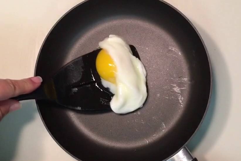 Cach ran trung khong can mo hinh anh