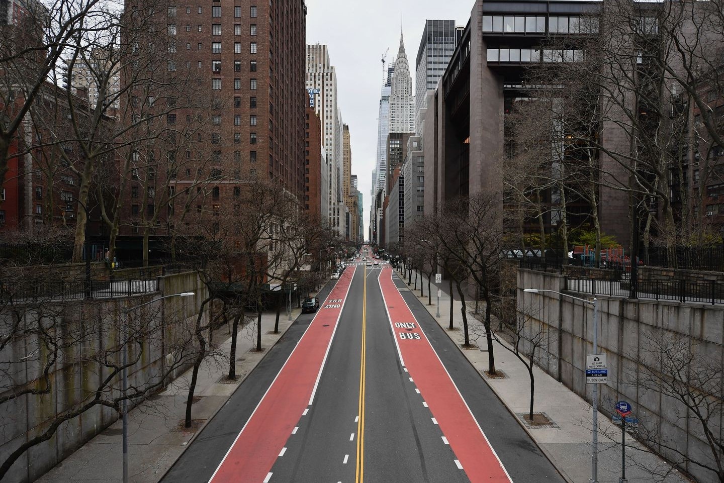 Duong pho, tau dien ngam khong bong nguoi o New York hinh anh