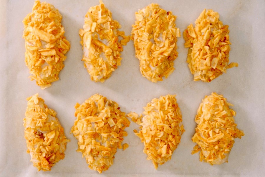 Canh ga nuong boc khoai tay chien khien ban ton com hinh anh