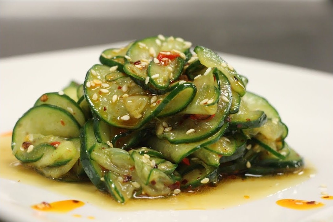 Cach lam salad dua chuot gion, khong ton suc hinh anh