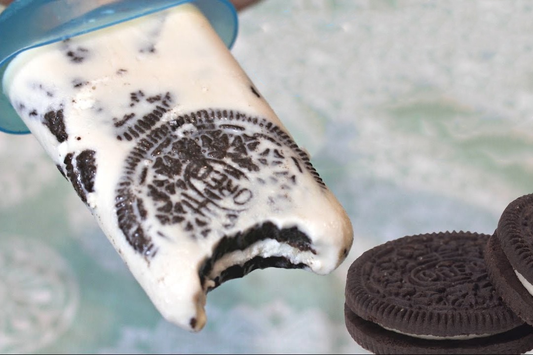 Cach lam kem que oreo chi can banh va sua tuoi hinh anh