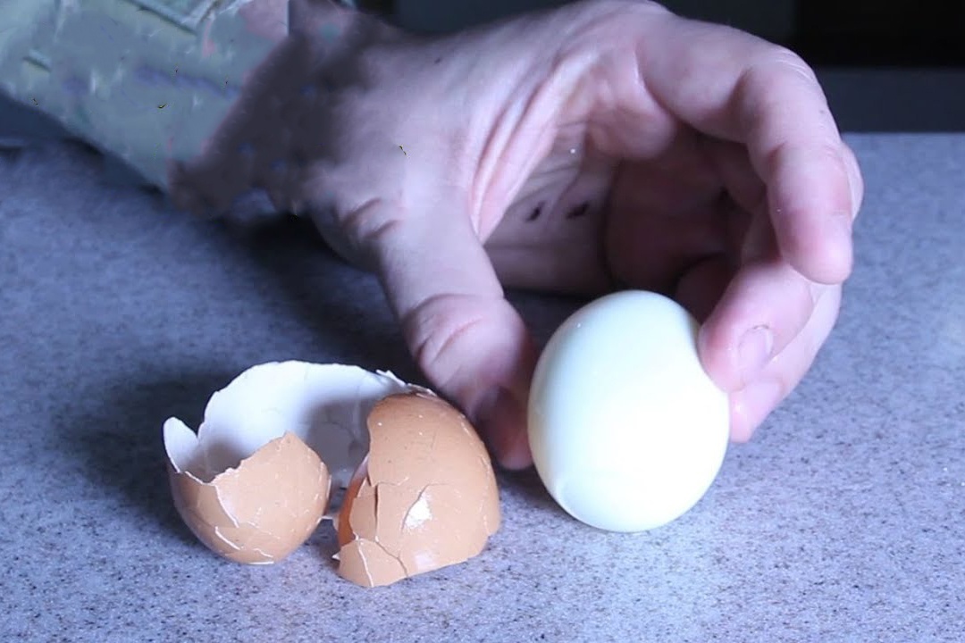 Cach boc vo trung chua den 10 giay hinh anh