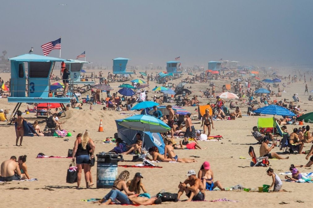 Gan mot trieu ca nhiem, nguoi My van do ra cac bai bien tranh nong hinh anh