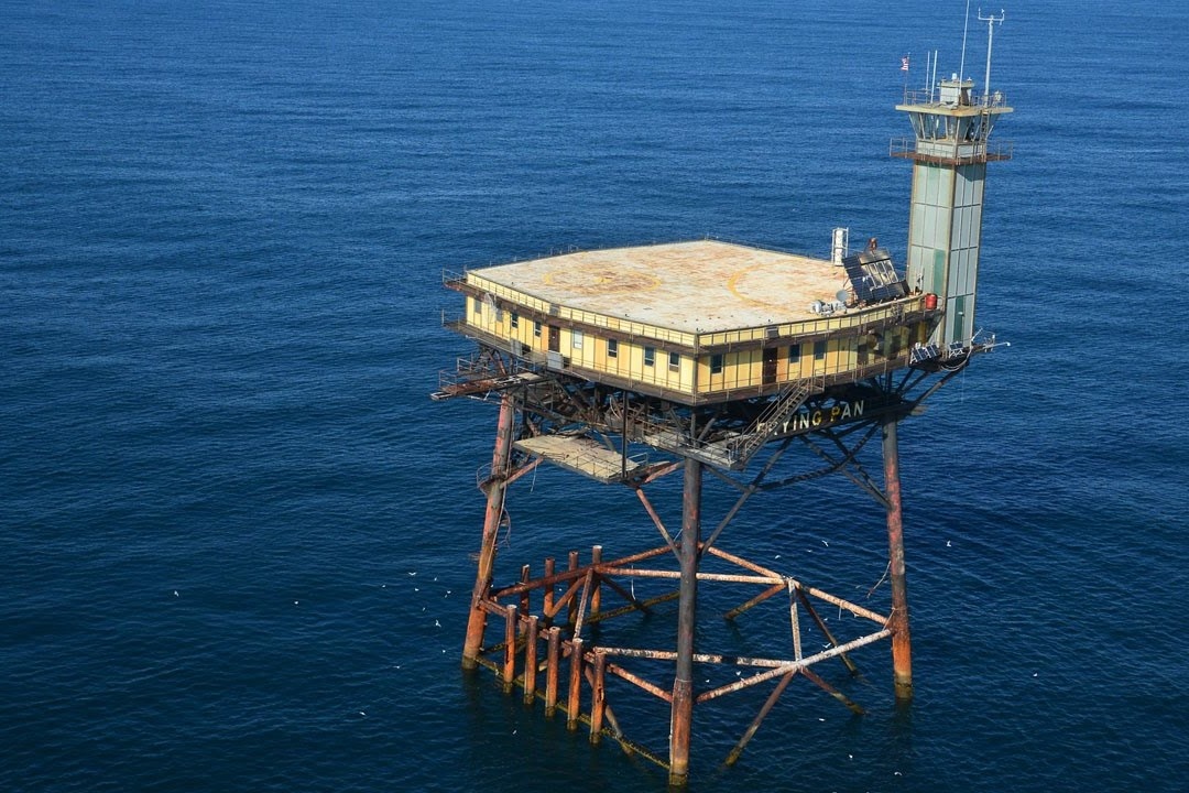 Khach san nguy hiem nhat the gioi voi day ca map boi quanh hinh anh