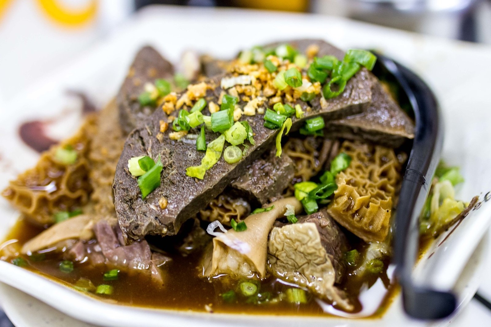 Tiem mi bo hon 50 nam dong cua vi chu nha doi mat bang hinh anh