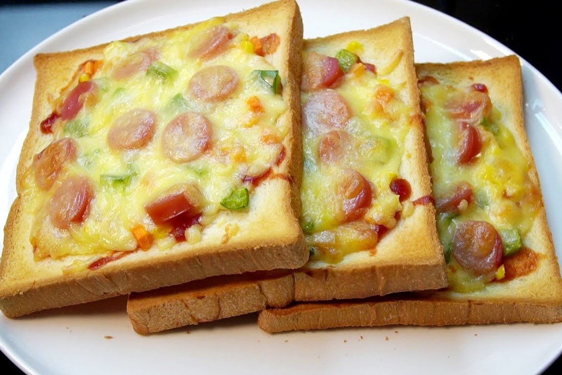 Cach lam pizza bang banh sandwich chi ton 10 phut hinh anh