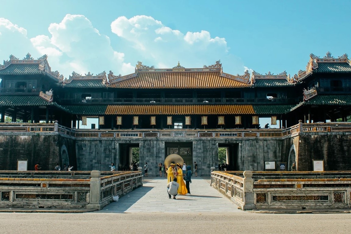 Ngam Hue duoi ong kinh phong vien nuoc ngoai hinh anh