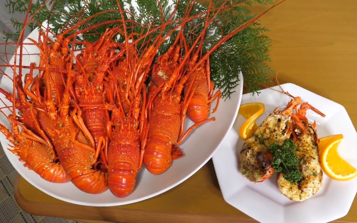 Thuong thuc tom rong Nhat Ban luoc va nuong pho mai hinh anh