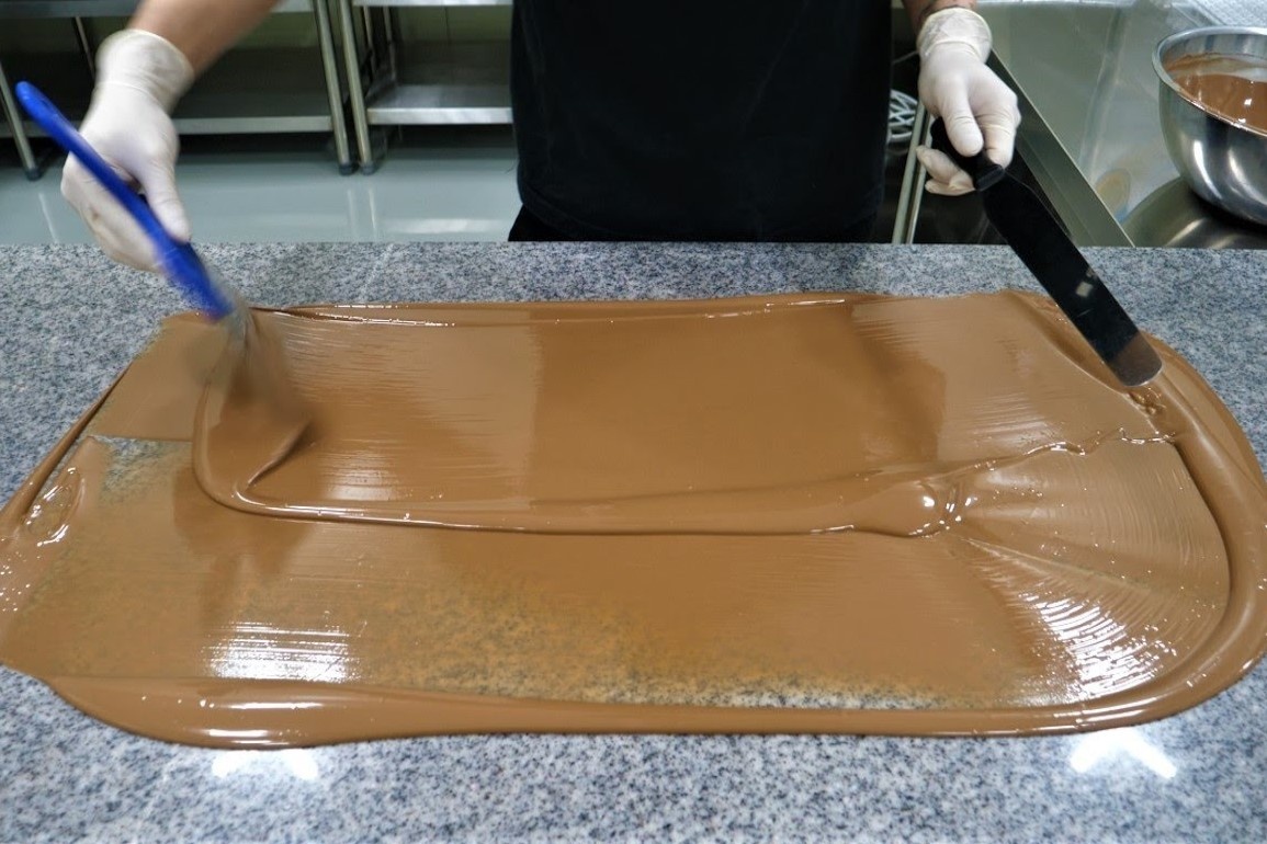 Clip lam chocolate thu cong dat 27 trieu luot xem hinh anh