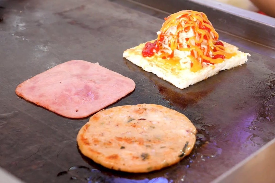 Banh mi nuong hai san, pho mai o TP.HCM hinh anh