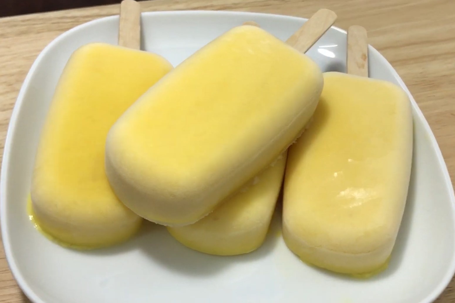 Huong dan lam kem xoai sua chua don gian nhung ngon hinh anh