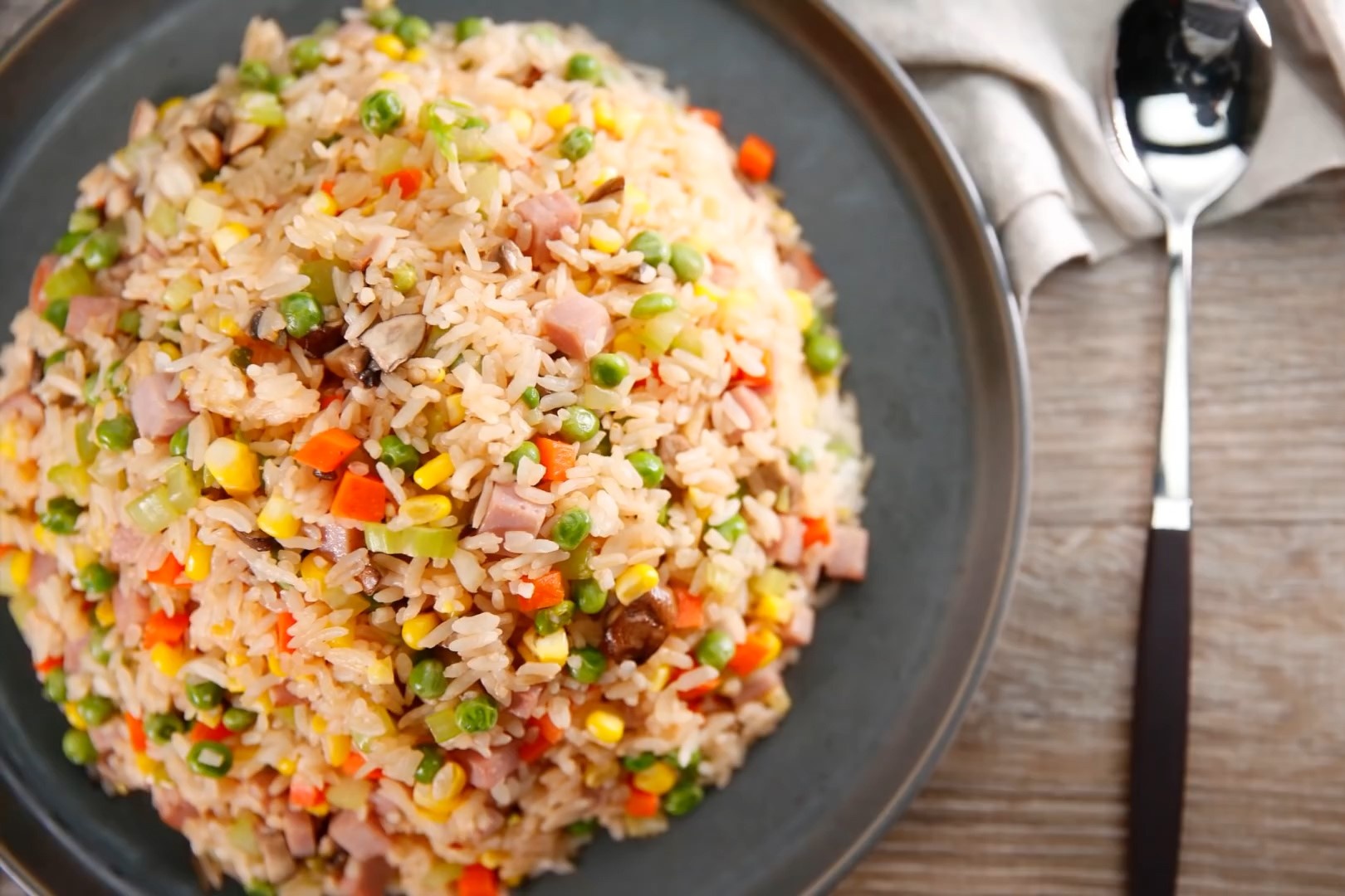 Cach nau com thap cam bang noi com dien vua dep vua ngon hinh anh