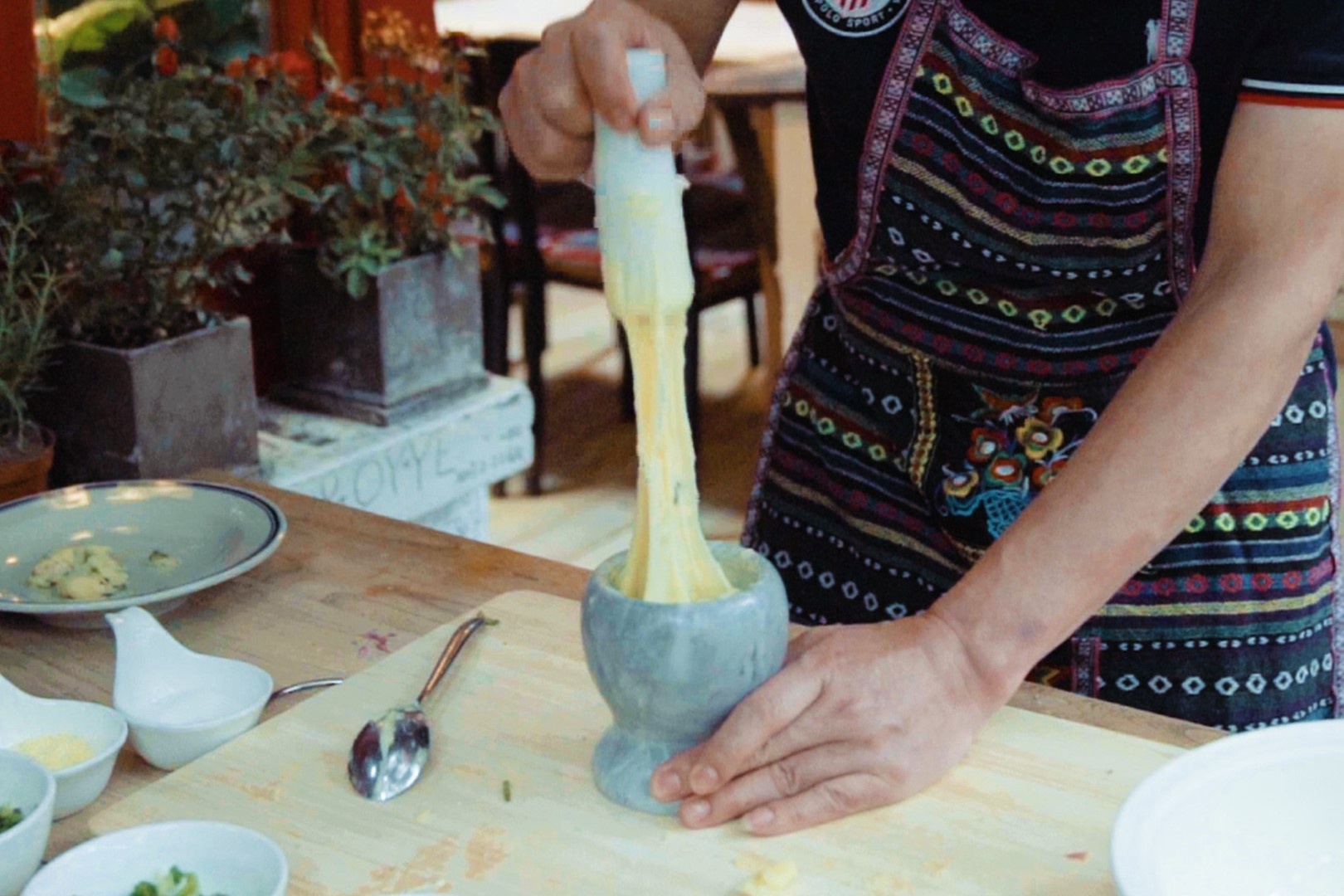 Mon khoai tay co gian ky la o Trung Quoc hinh anh