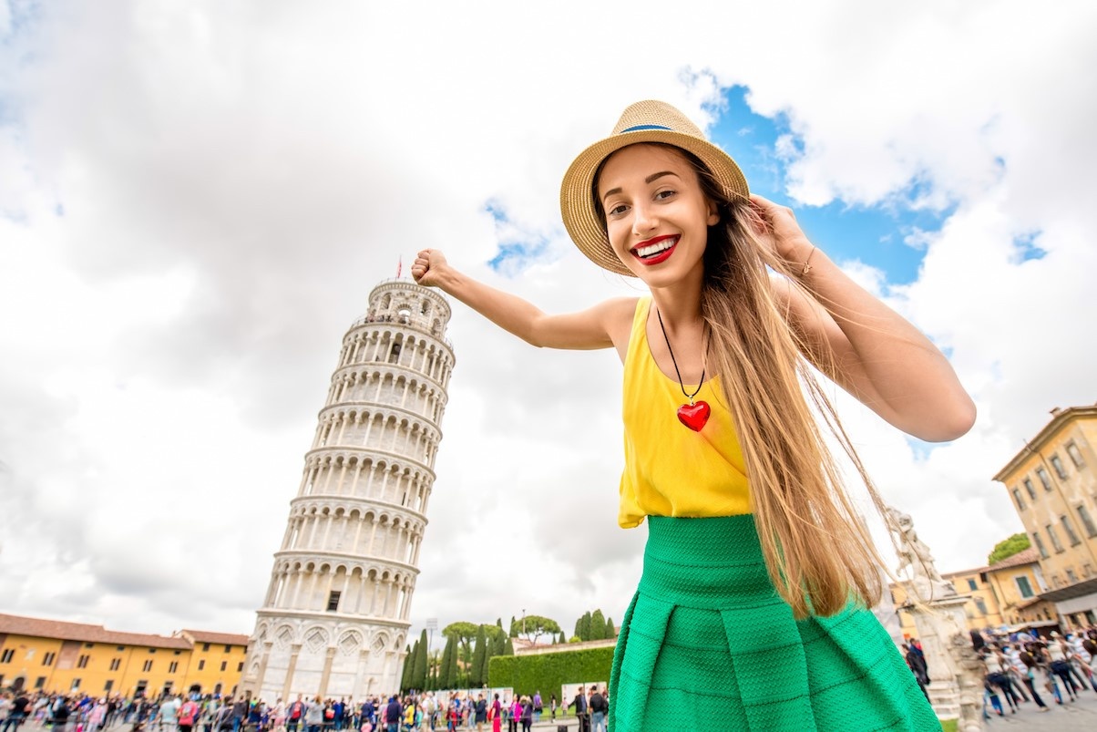 Thap Pisa nghieng it hon vao mua he hinh anh