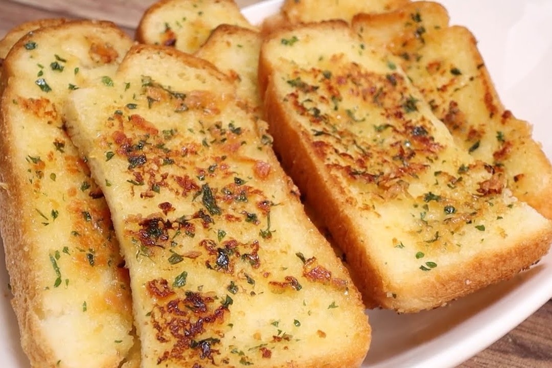 Lam banh mi bo toi khong can lo nuong hinh anh