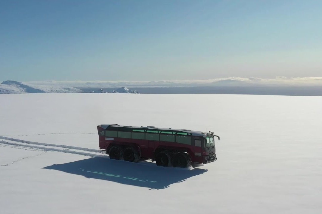 Xe buyt song bang lon nhat the gioi hinh anh