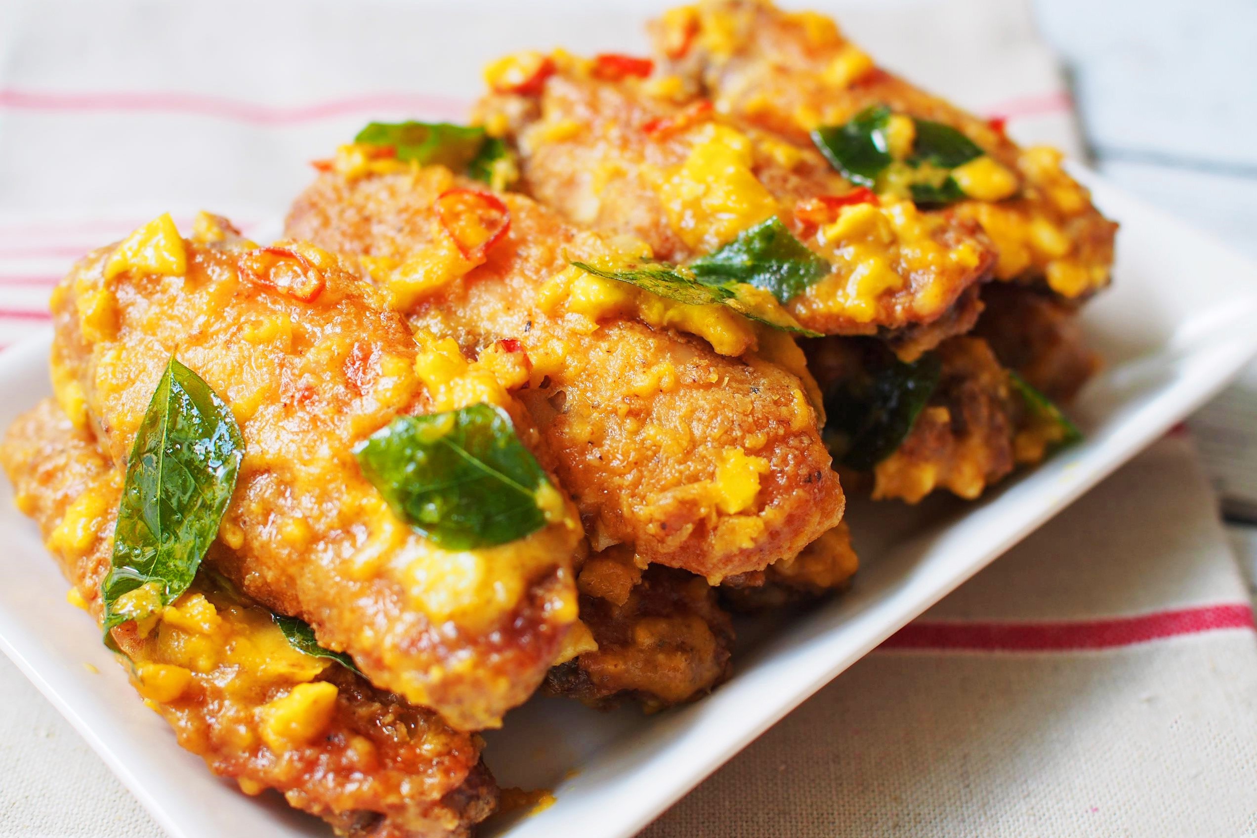 Hoc lam ga chien sot trung muoi hinh anh