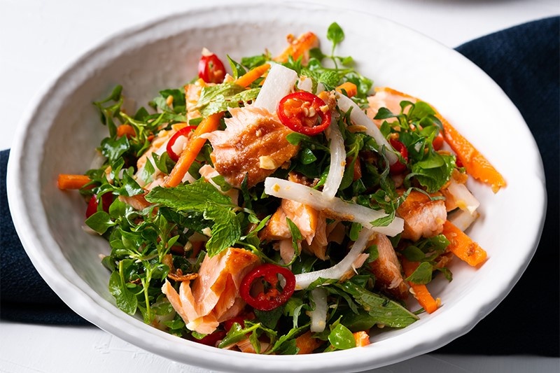 Cach lam salad ca hoi chuan vi Viet hinh anh