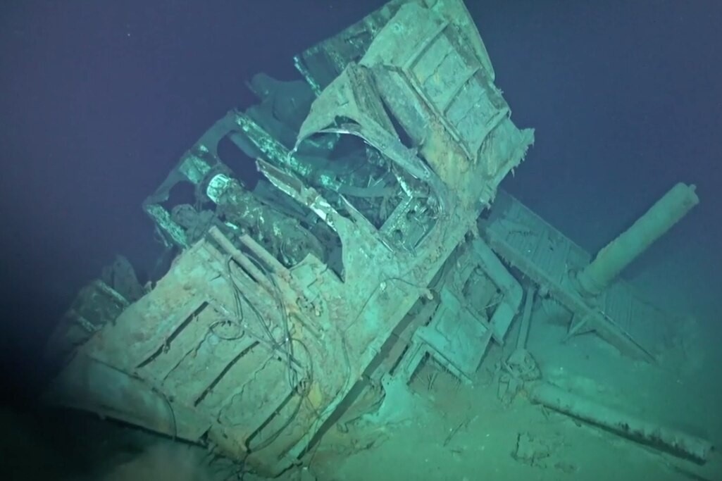 Tho lan phat hien tau chien My tu The chien 2 o do sau 6.500 m hinh anh