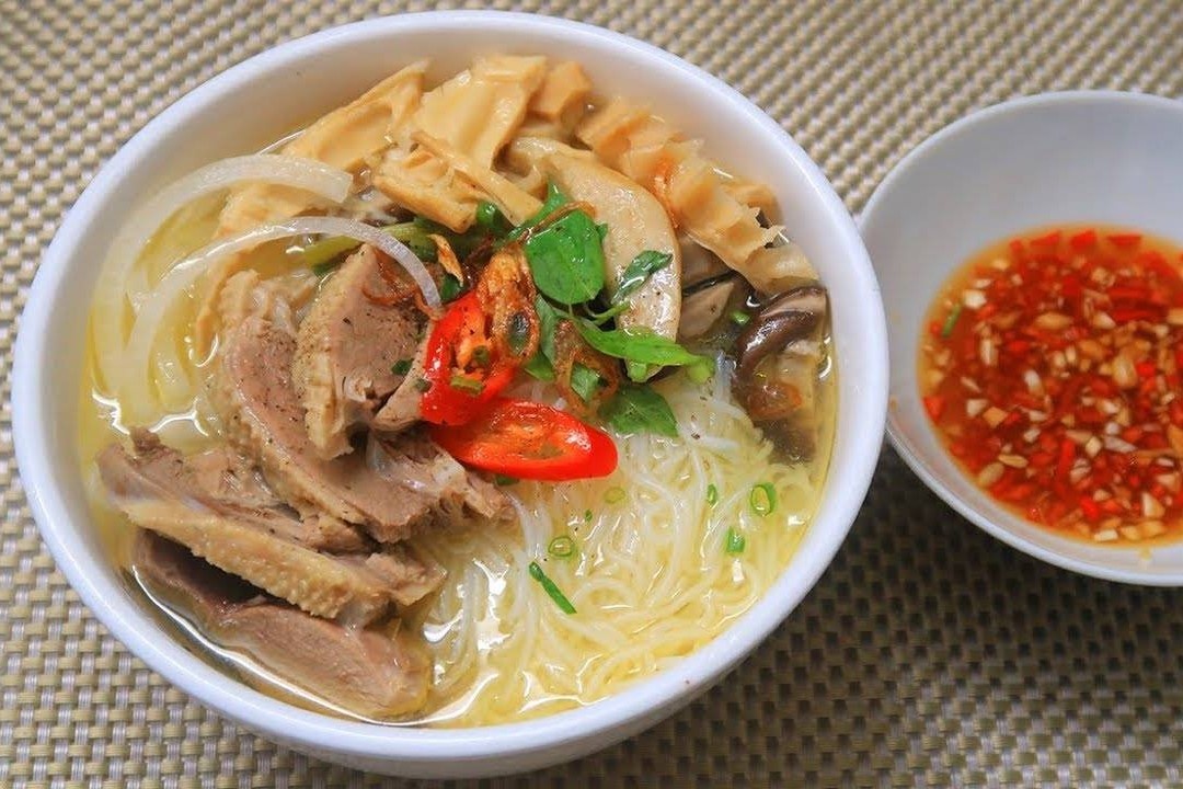 Cach nau bun mang vit hap dan cho ca nha hinh anh