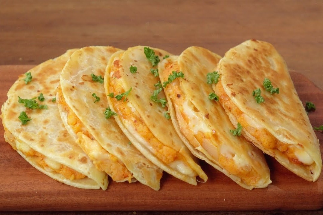 Banh taco khoai tay thom ngon cho bua sang hinh anh