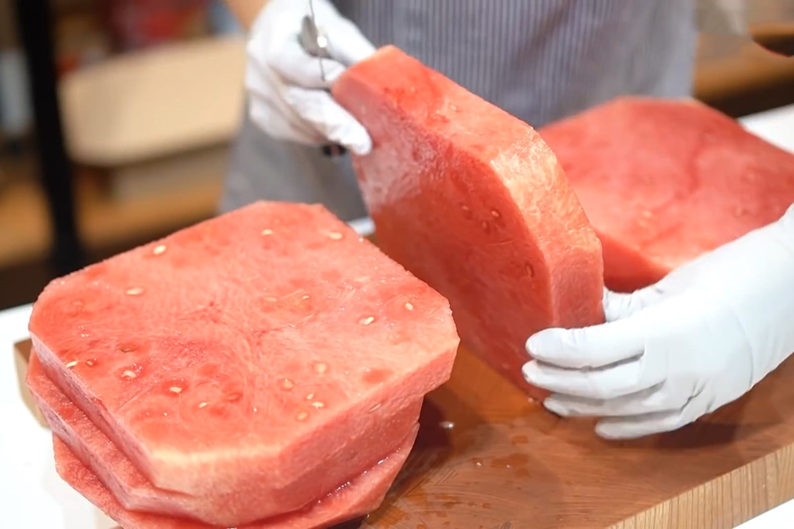 Cach pha nuoc ep dua hau ngon nhu ngoai tiem hinh anh