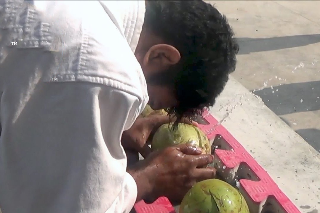 Ky luc dap vo trai dua bang dau trong mot phut hinh anh