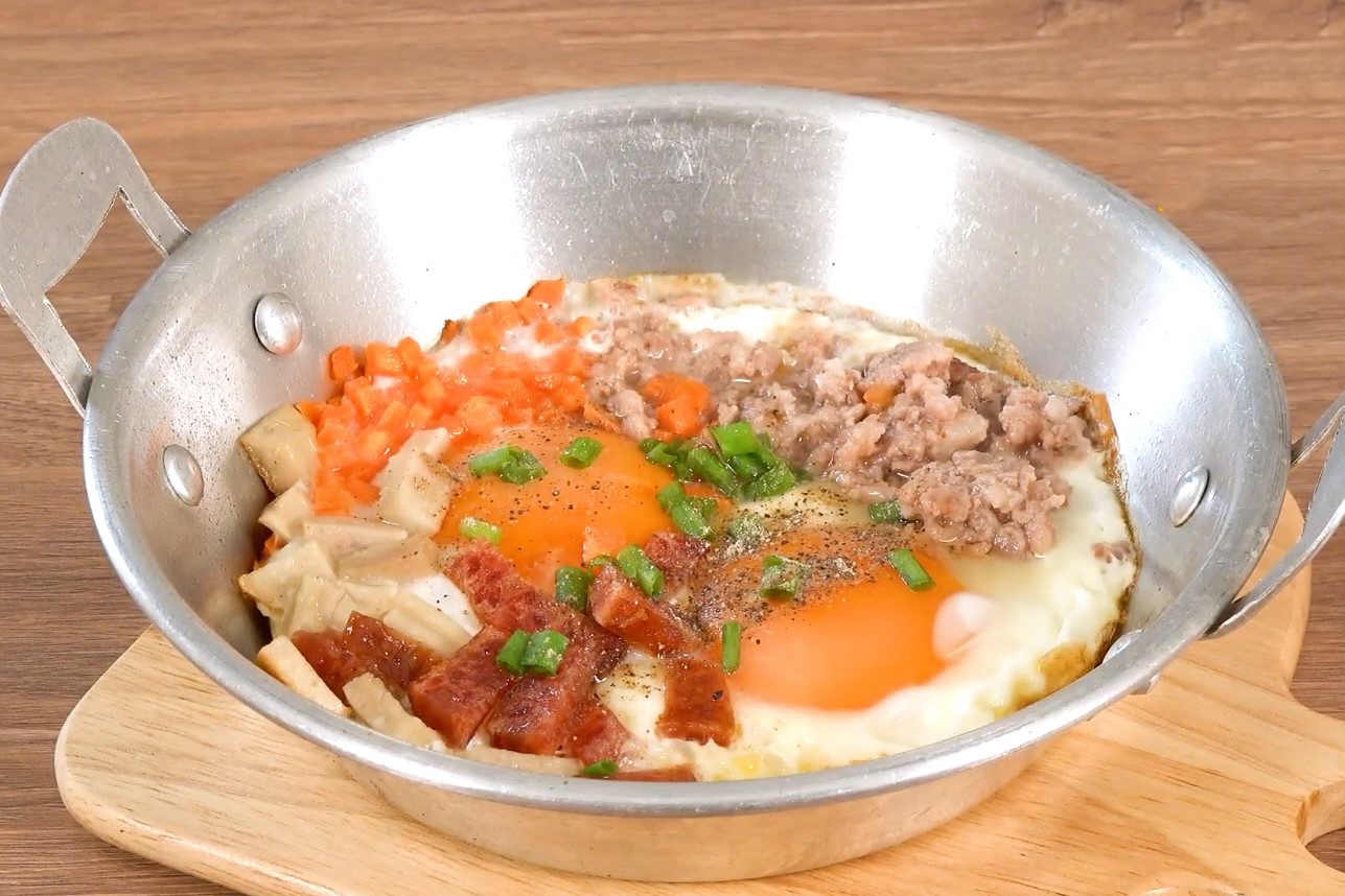 Cach lam trung op la kieu moi hinh anh