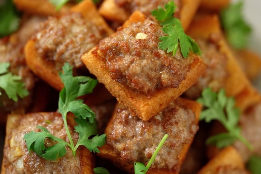 Cach lam sandwich nhoi thit chien gion hinh anh