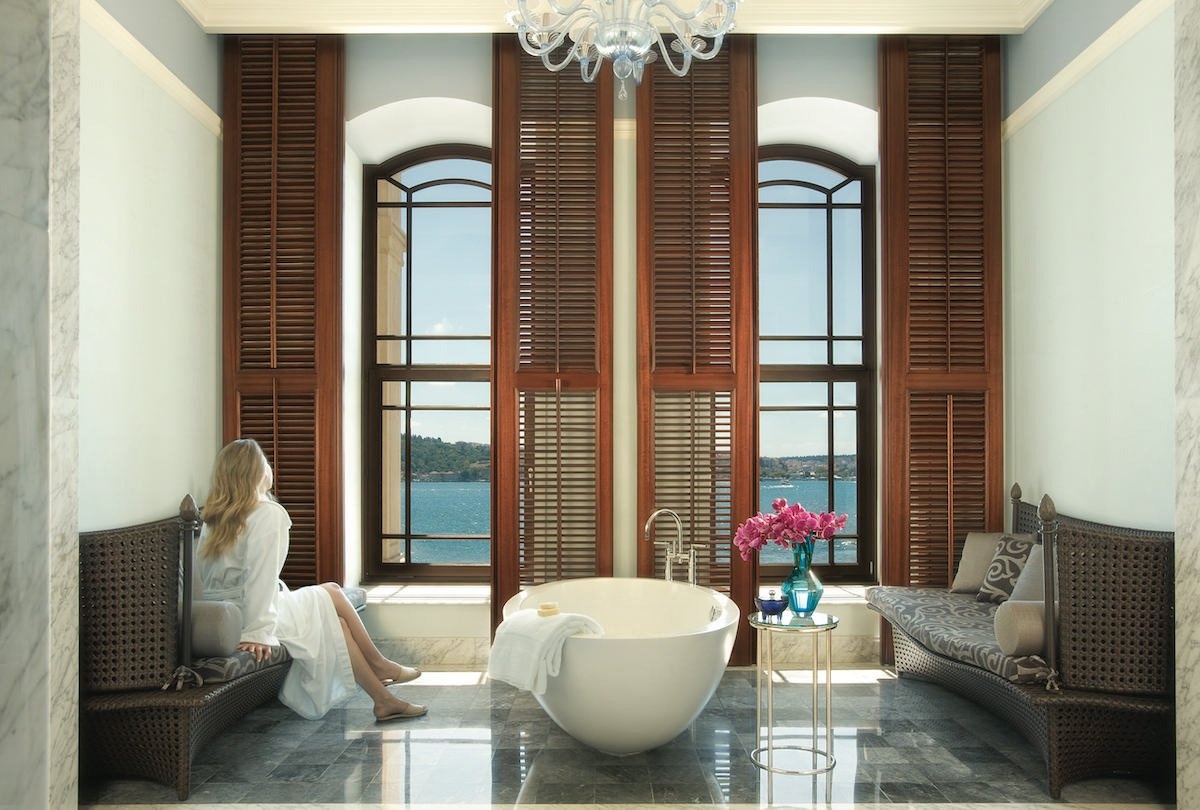 khach san xay dung tu nha tu cu anh 4