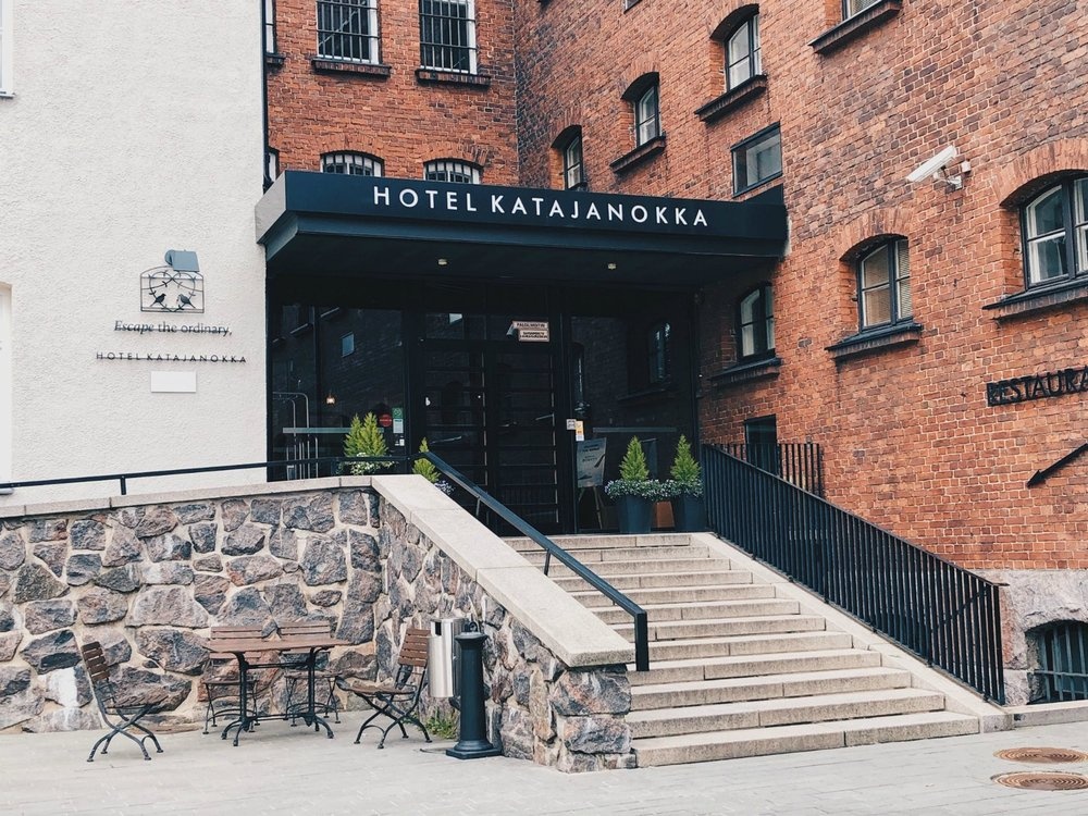 khach san xay dung tu nha tu cu anh 6