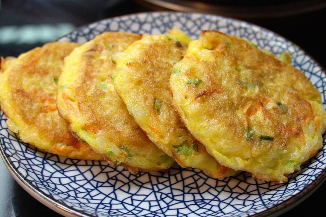 Tan dung com nguoi lam mon ngon voi trung hinh anh