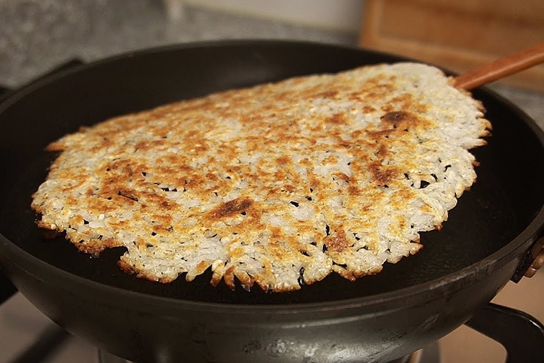 Meo lam com chay gion rum tu com nguoi hinh anh