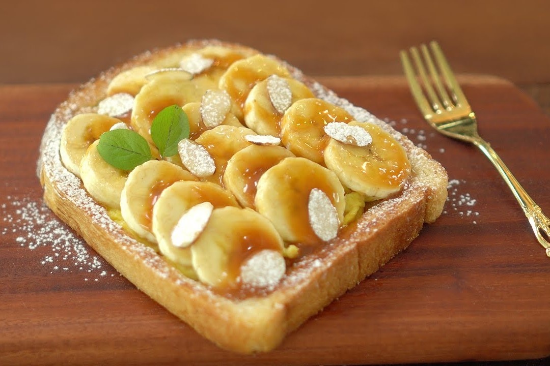 Cach lam sandwich trung, chuoi chin cho bua sang hinh anh