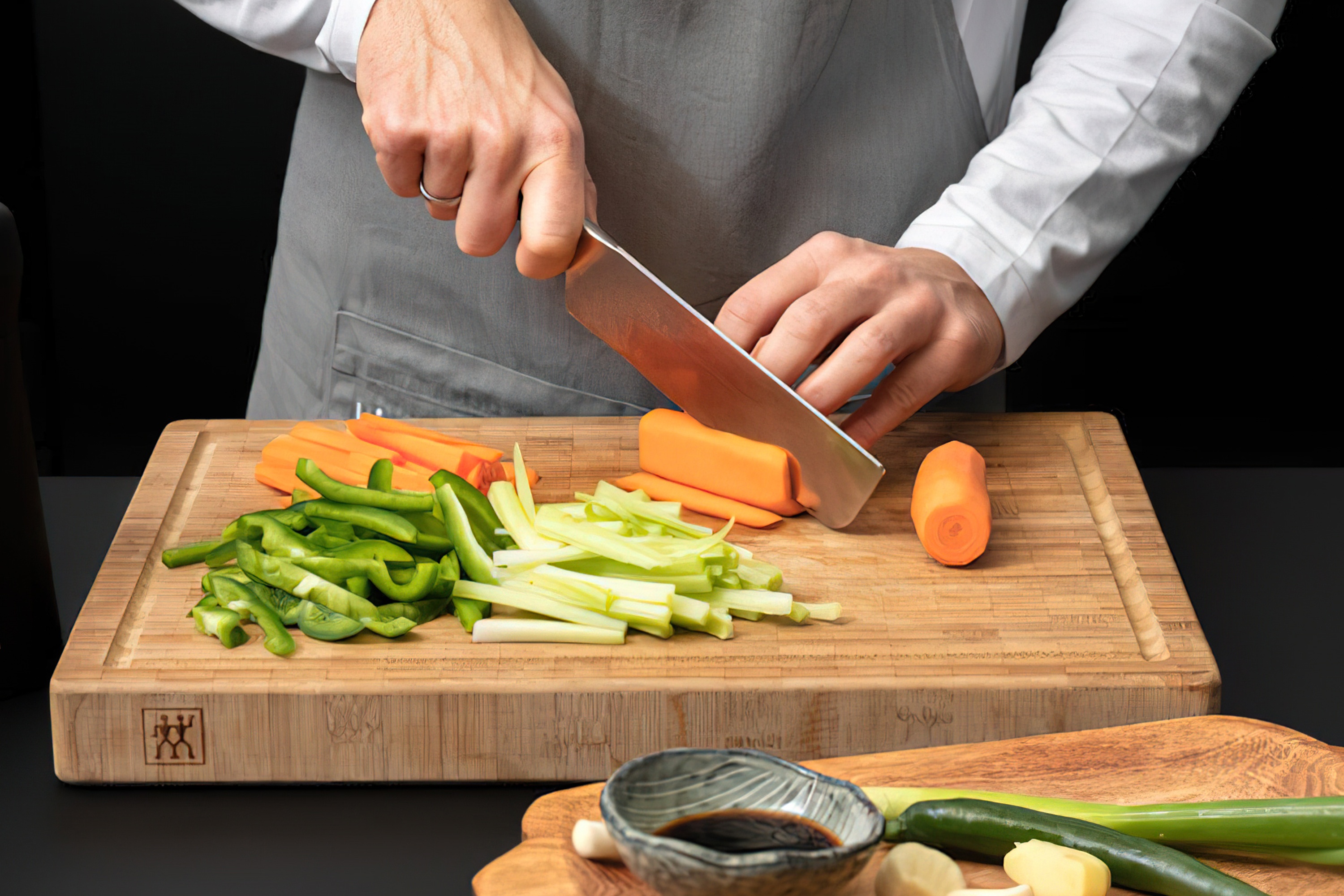 5 buoc lam thit heo xao ca rot anh 3