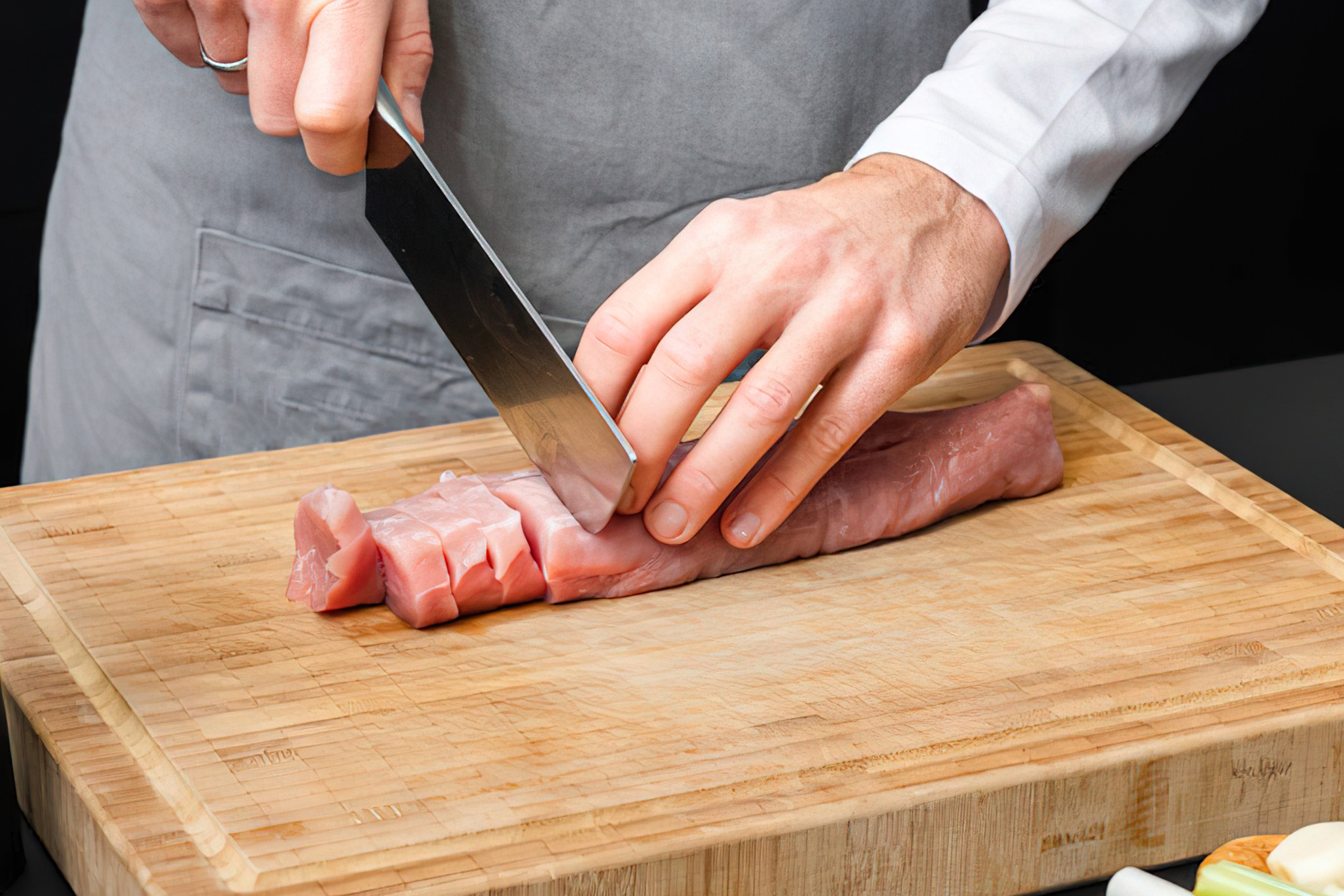 5 buoc lam thit heo xao ca rot anh 2