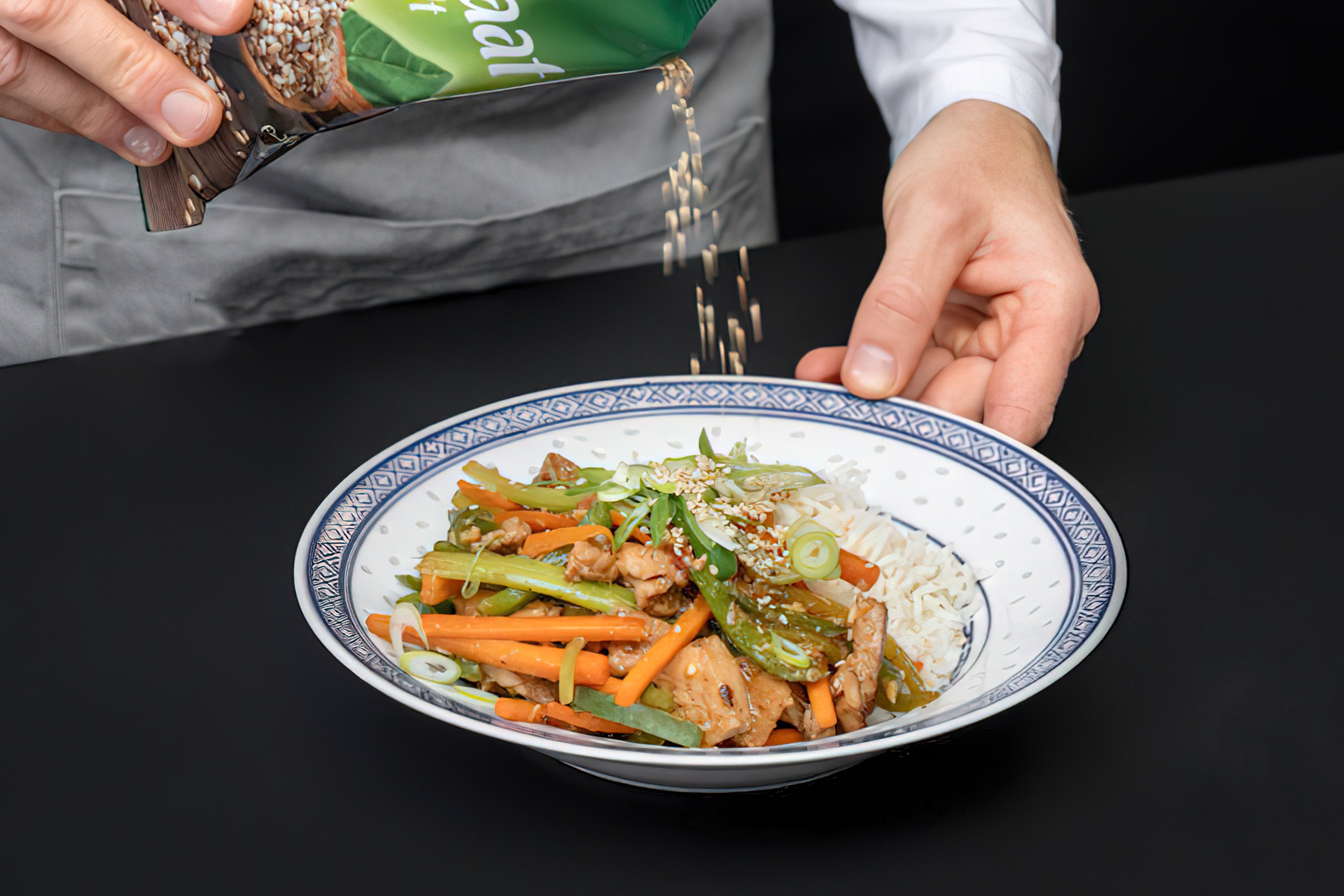 5 buoc lam thit heo xao ca rot anh 6