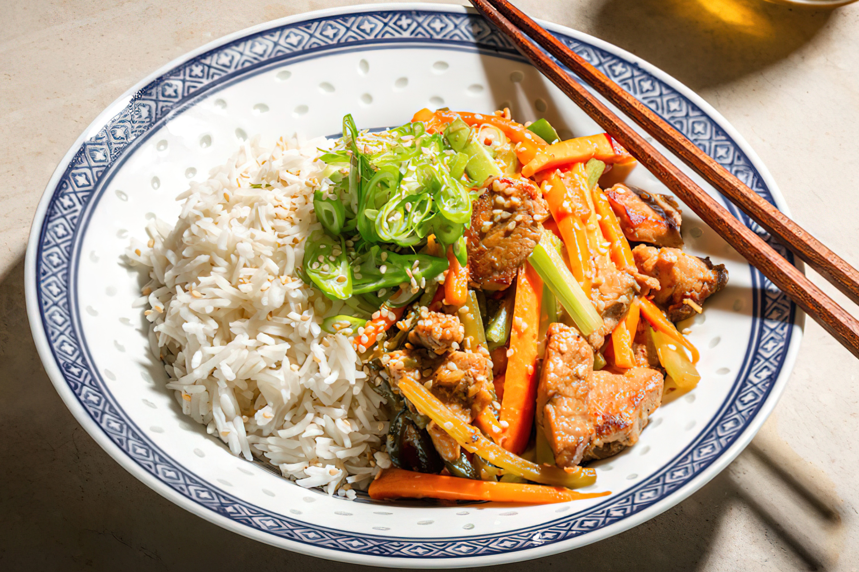 4 buoc lam thit heo xao ca rot hinh anh