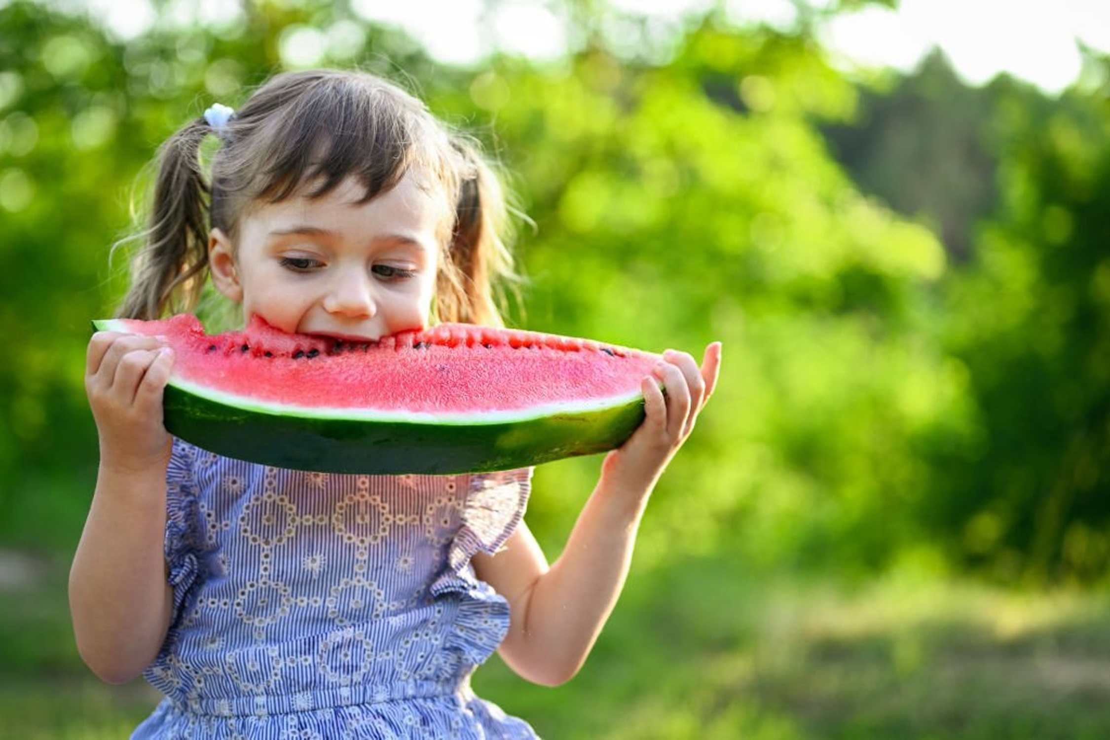 Mat trai khi an nhieu dua hau hinh anh