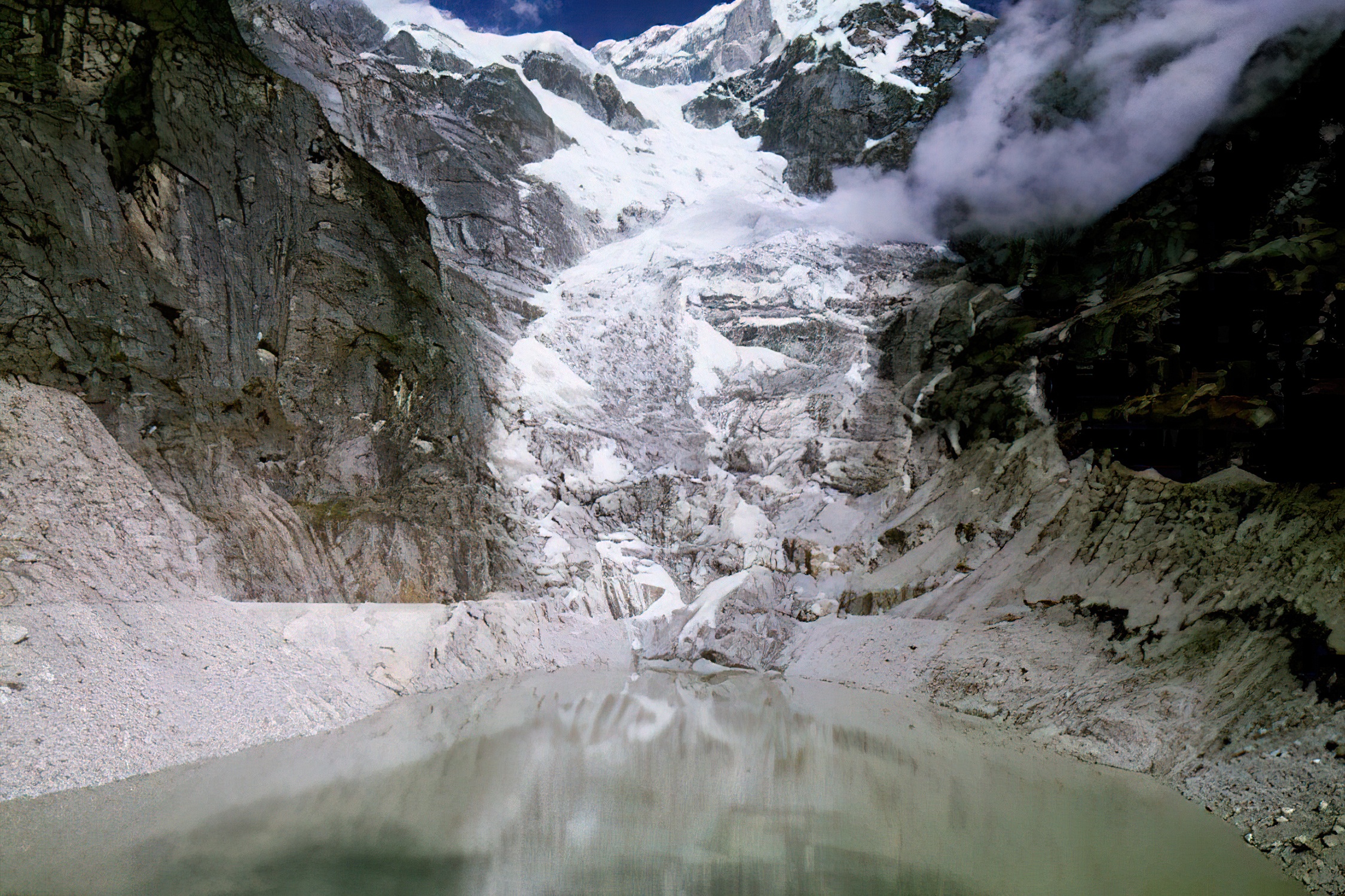 Lu bang cuon troi nha cua o Pakistan hinh anh