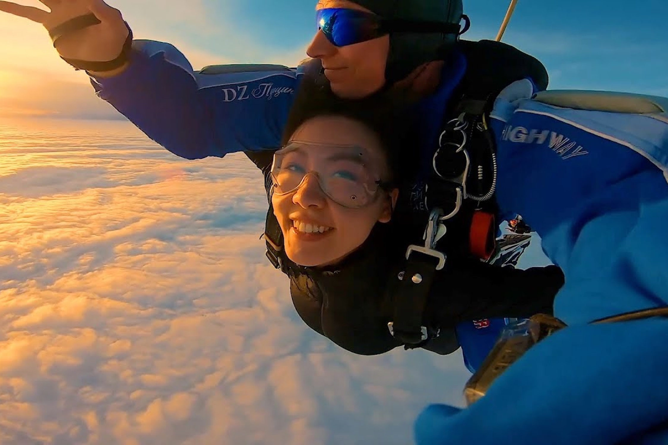 Gioi tre Trung Quoc dam me nhay du hinh anh